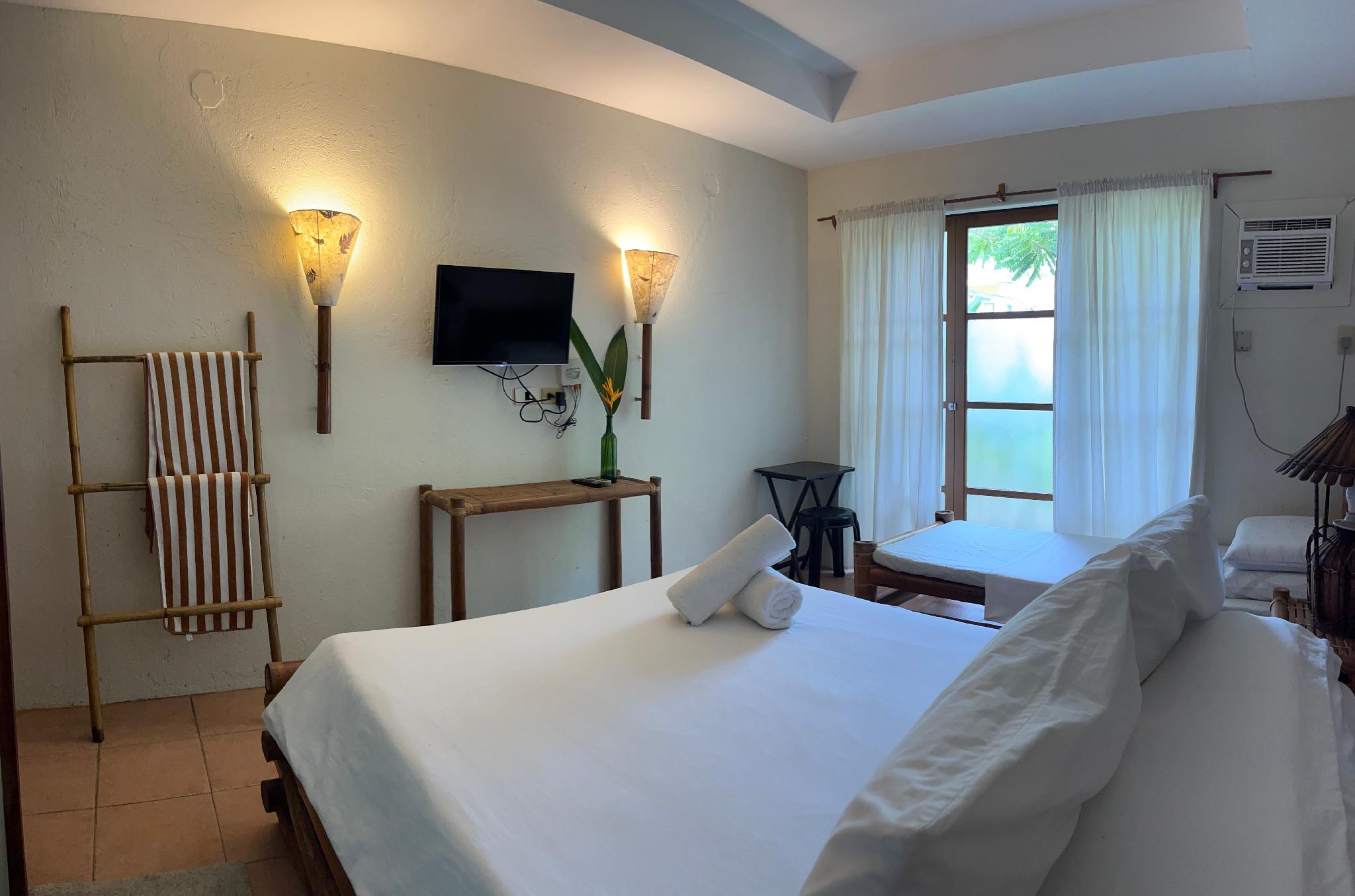 STANDARD, QUEEN BED