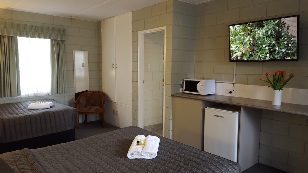 Daylesford Central Motor Inn 51/65