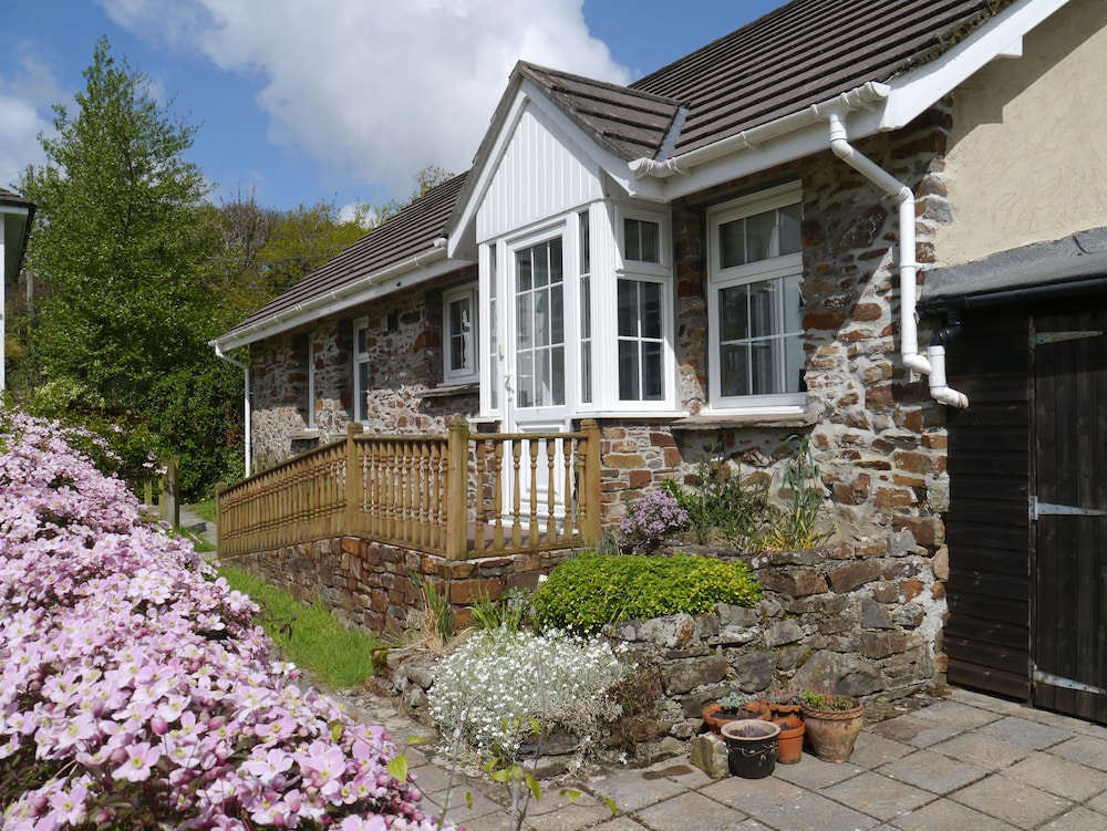 Leworthy Farmhouse 2/49