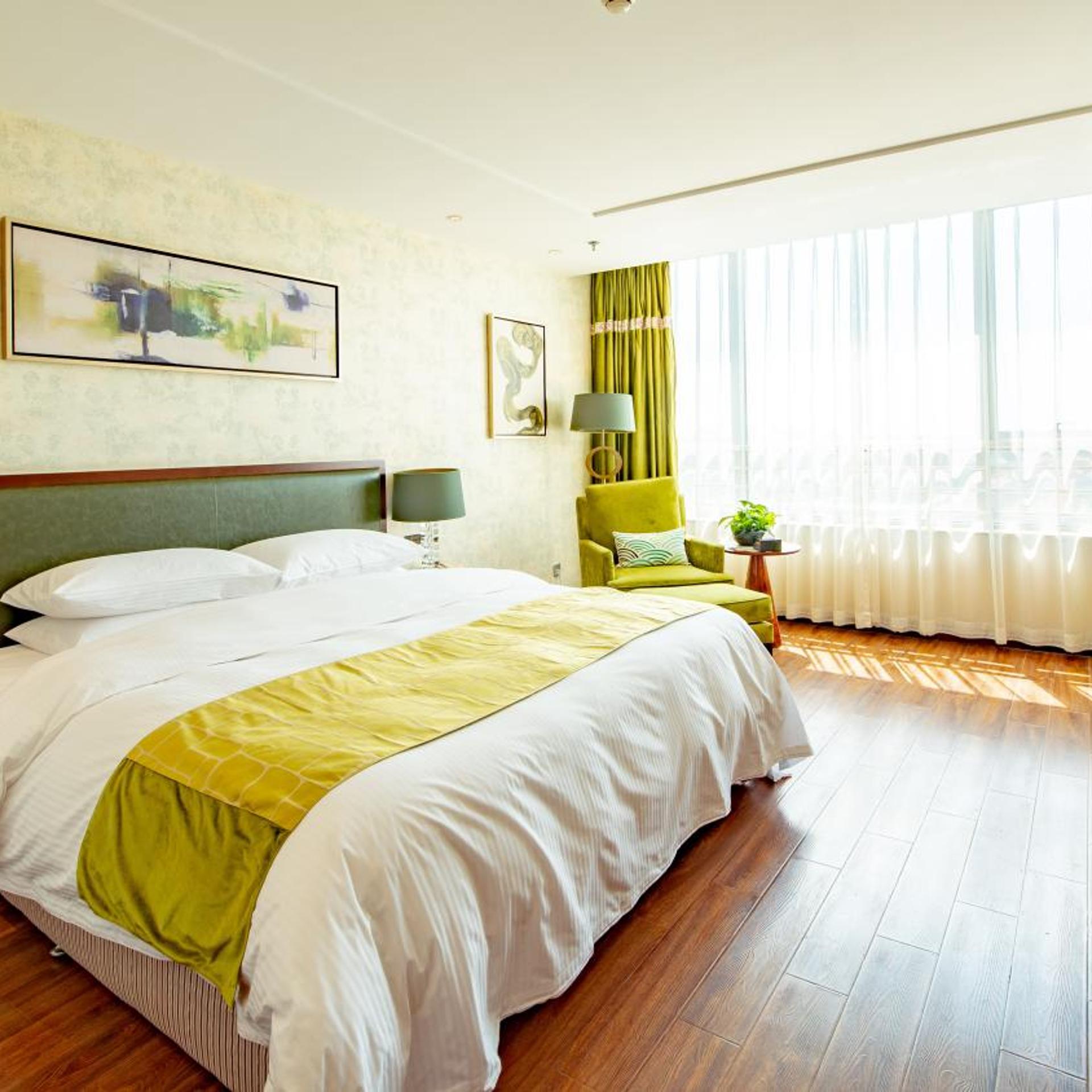 Boutique, King Bed