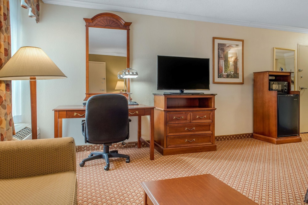 Quality Hotel Conference Center Cincinnati Blue Ash 41/45