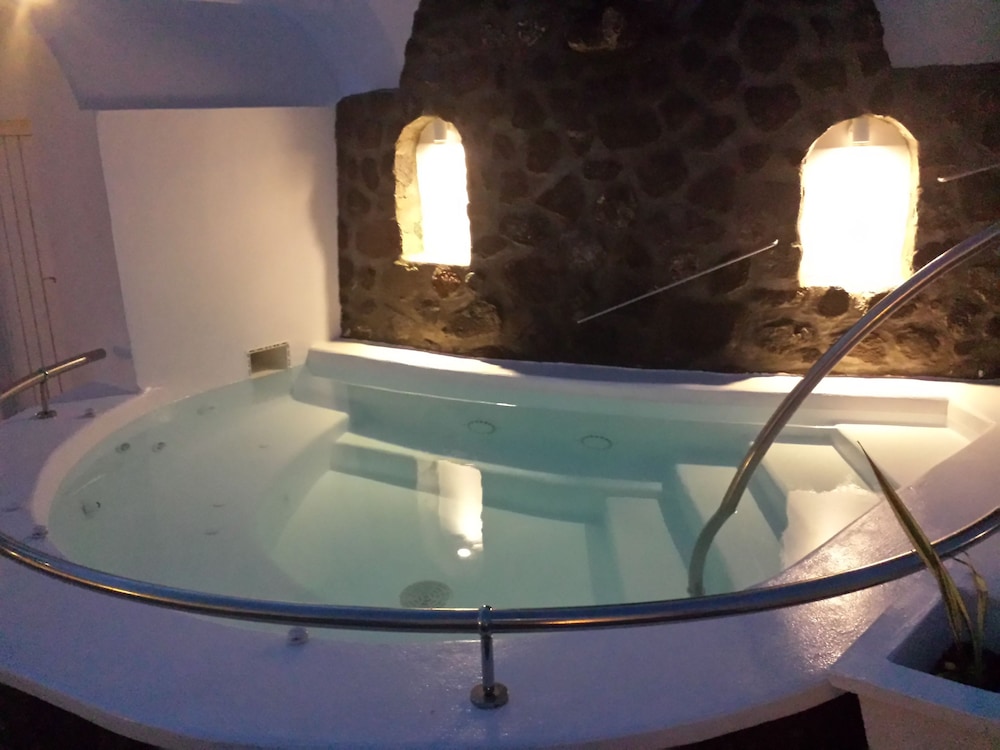 Dream Island Hotel 24/50