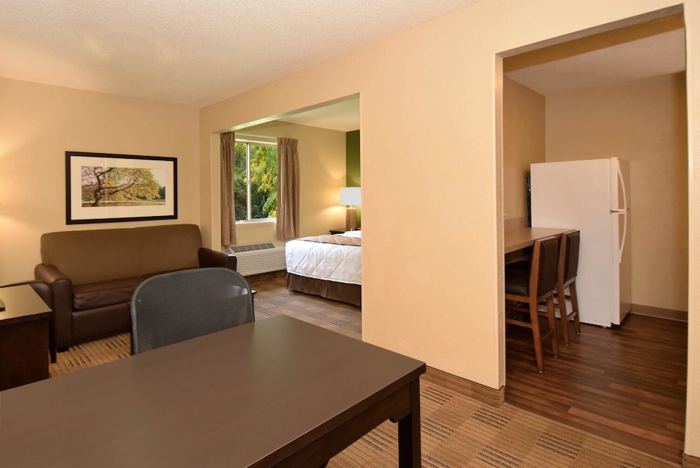 Studio 6 Extended Stay South Bend Mishawaka South IN 49/60