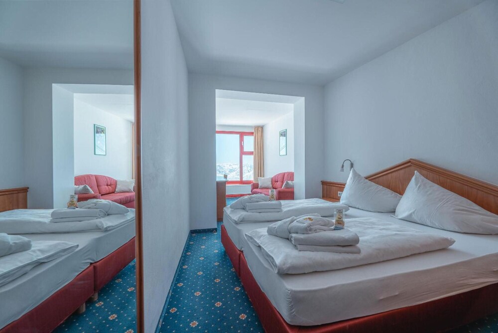 Glacier Hotel Grawand 32/62