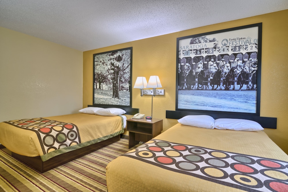 Super 8 by Wyndham Latham/Albany Airport 10/36