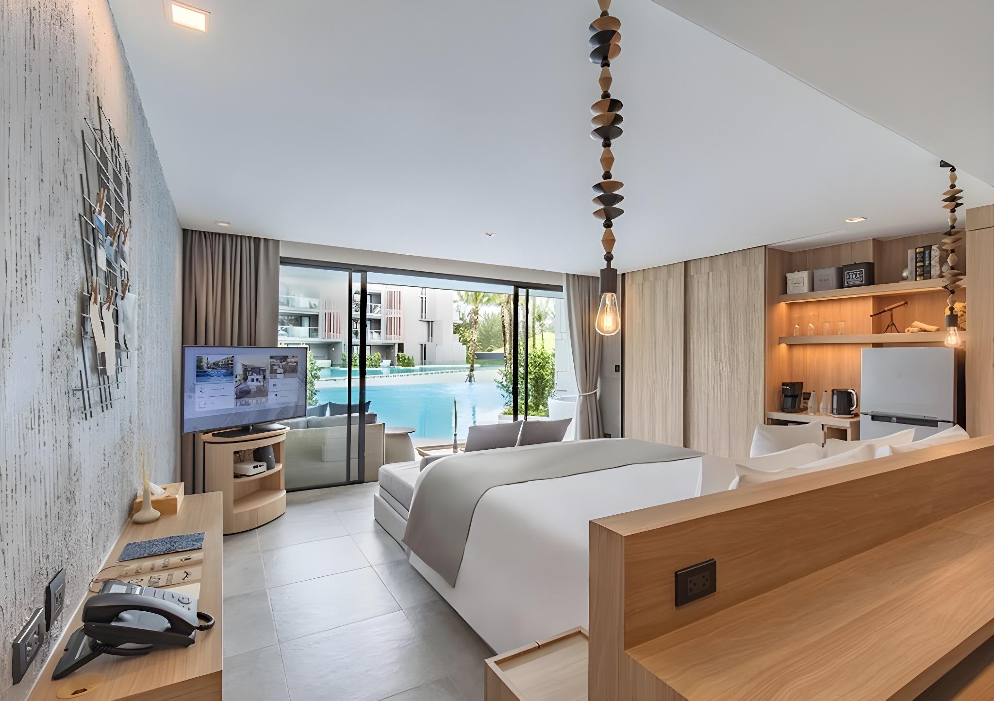 Grand, King Bed, Sofa, Pool Access