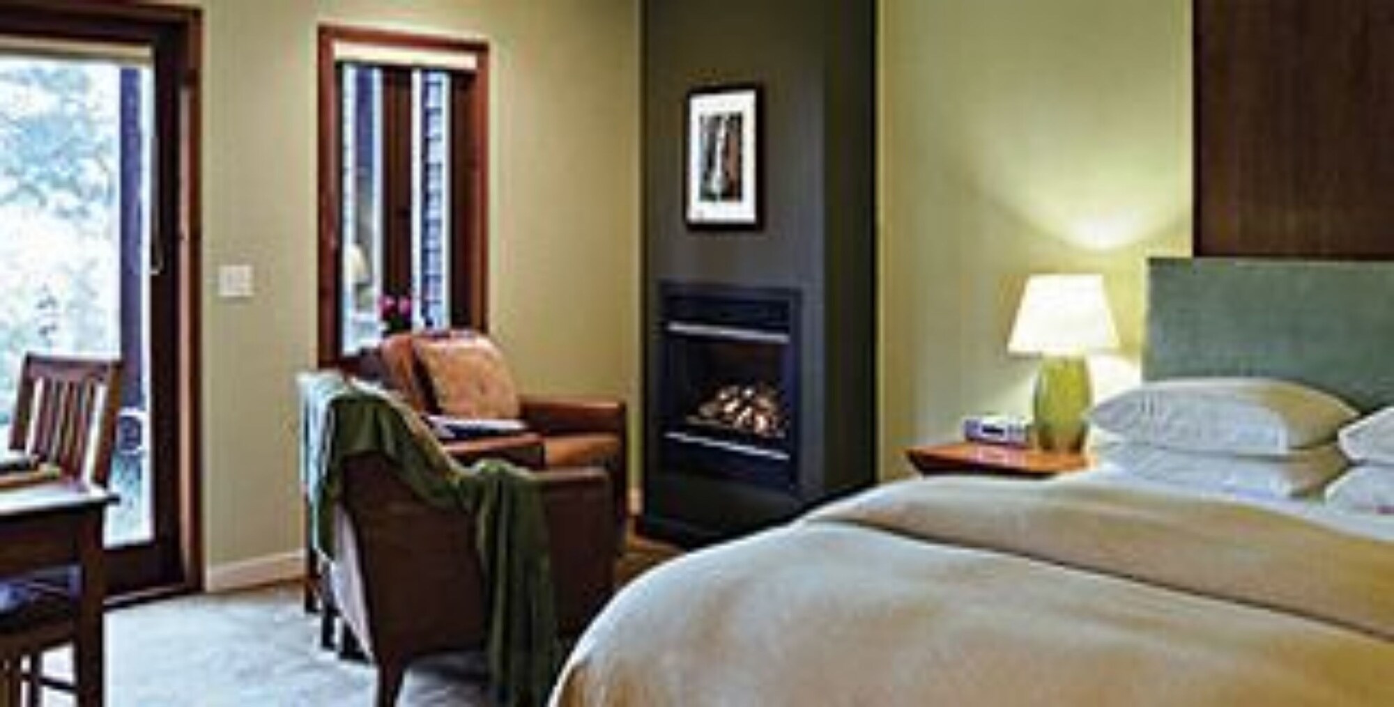 Redwood, Queen Bed