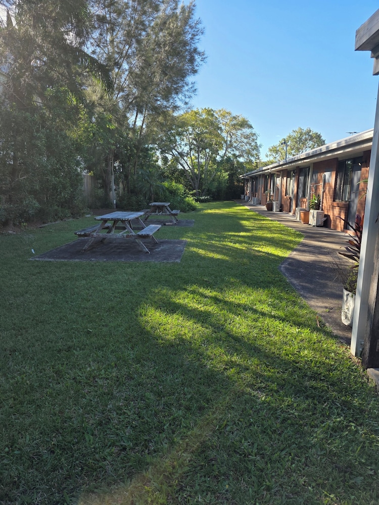 Morayfield Tavern Motel 26/28