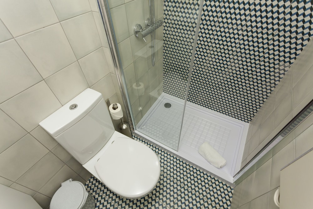 2 BEDROOMS, APARTMENT, TERRACE, GROUND FLOOR