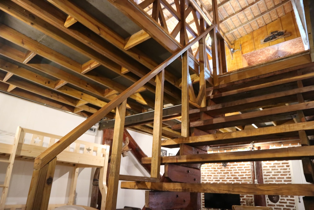 Loghome Boutique 8/71