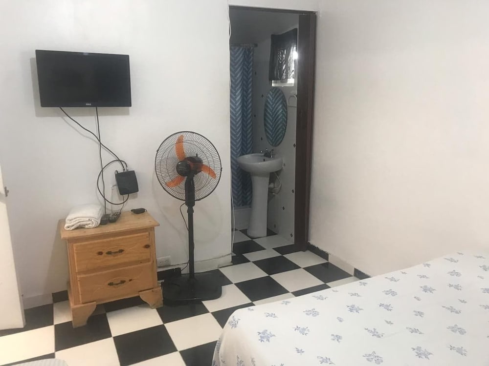 Aarony House Hotel 36/50