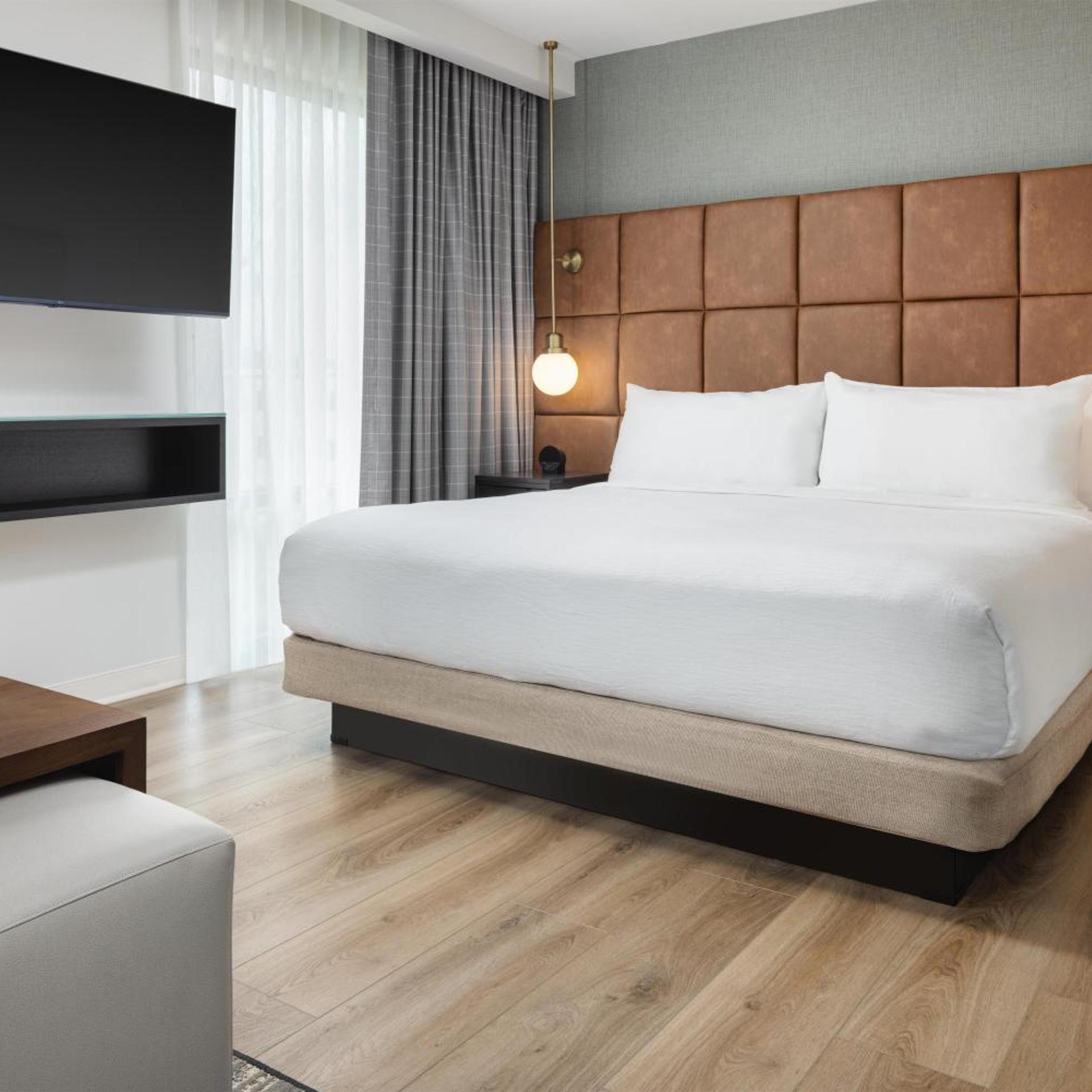 Studio, Suite, King Bed, Accessible