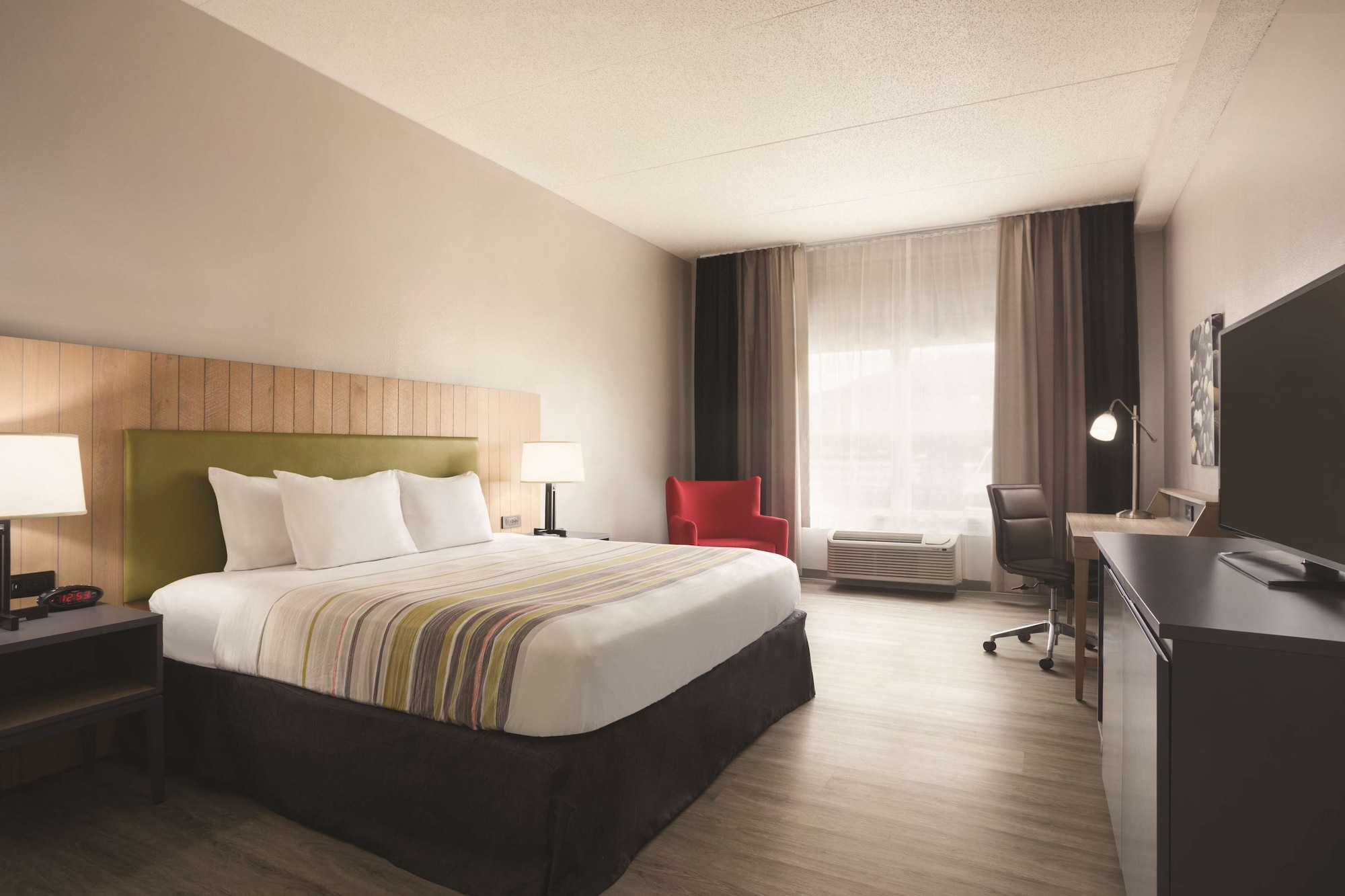 ROOM, KING BED