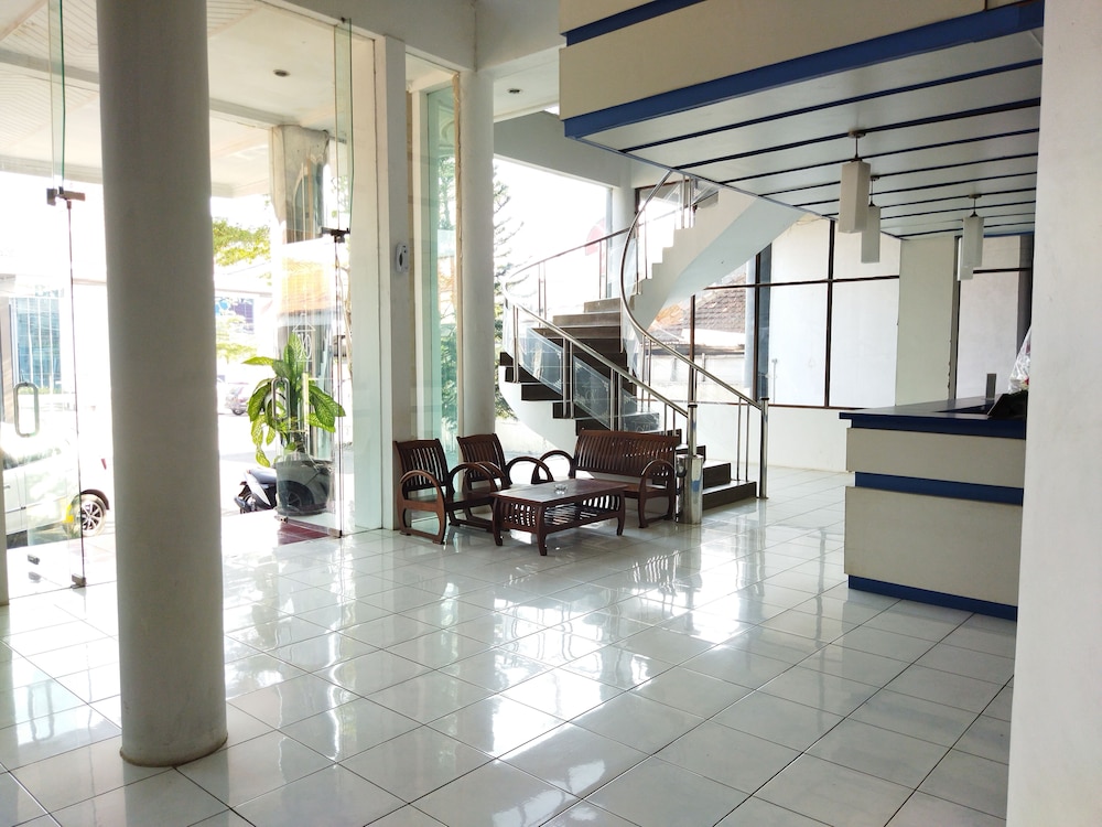 Hotel Kencana Jaya by ZUZU 41/50