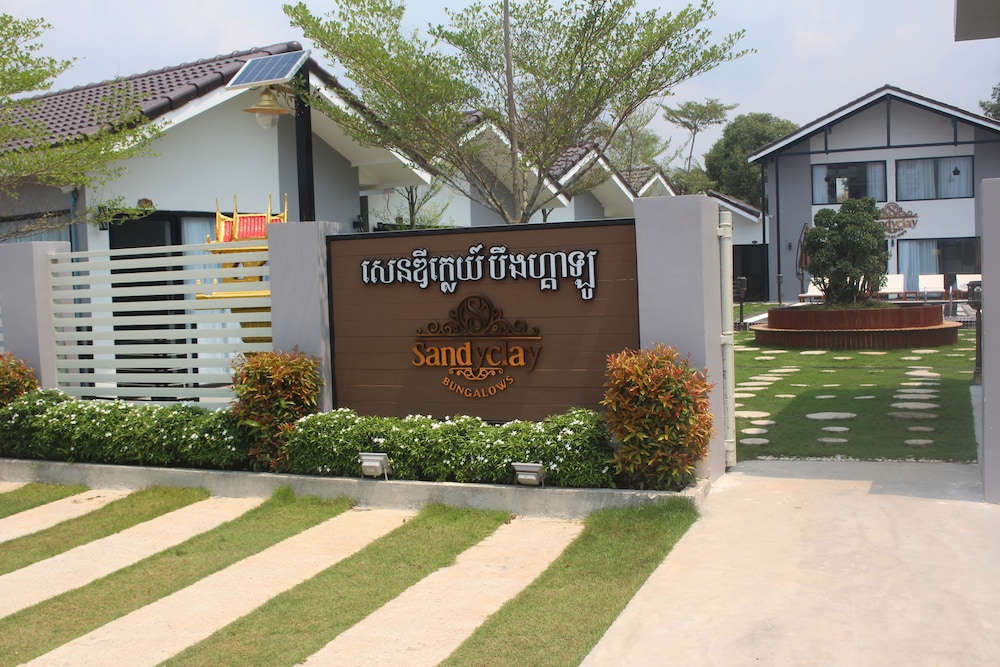 Sandy Clay Bungalows 49/50