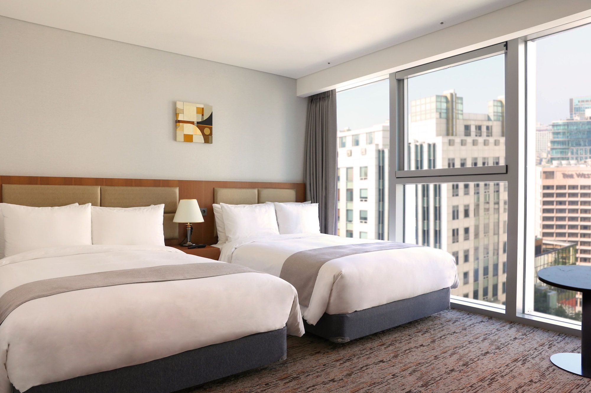 FAMILY, TWIN BEDS