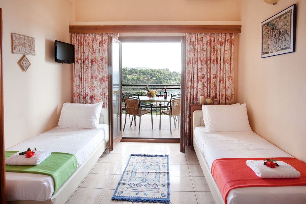 La Luna Hotel 8/50