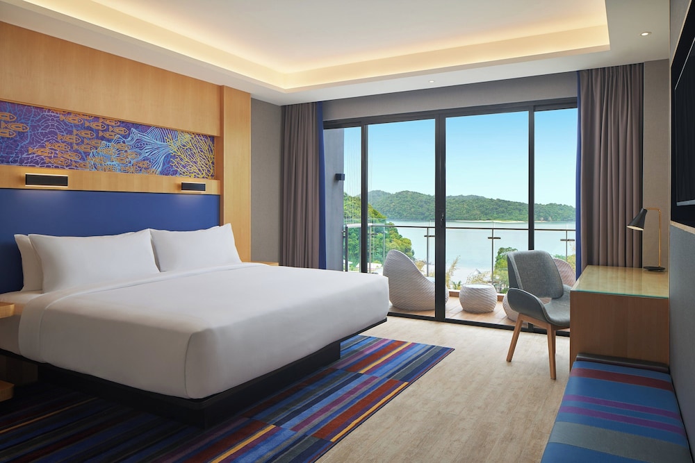 ROOM, KING BED, RAINFOREST VIEW, BALCONY
