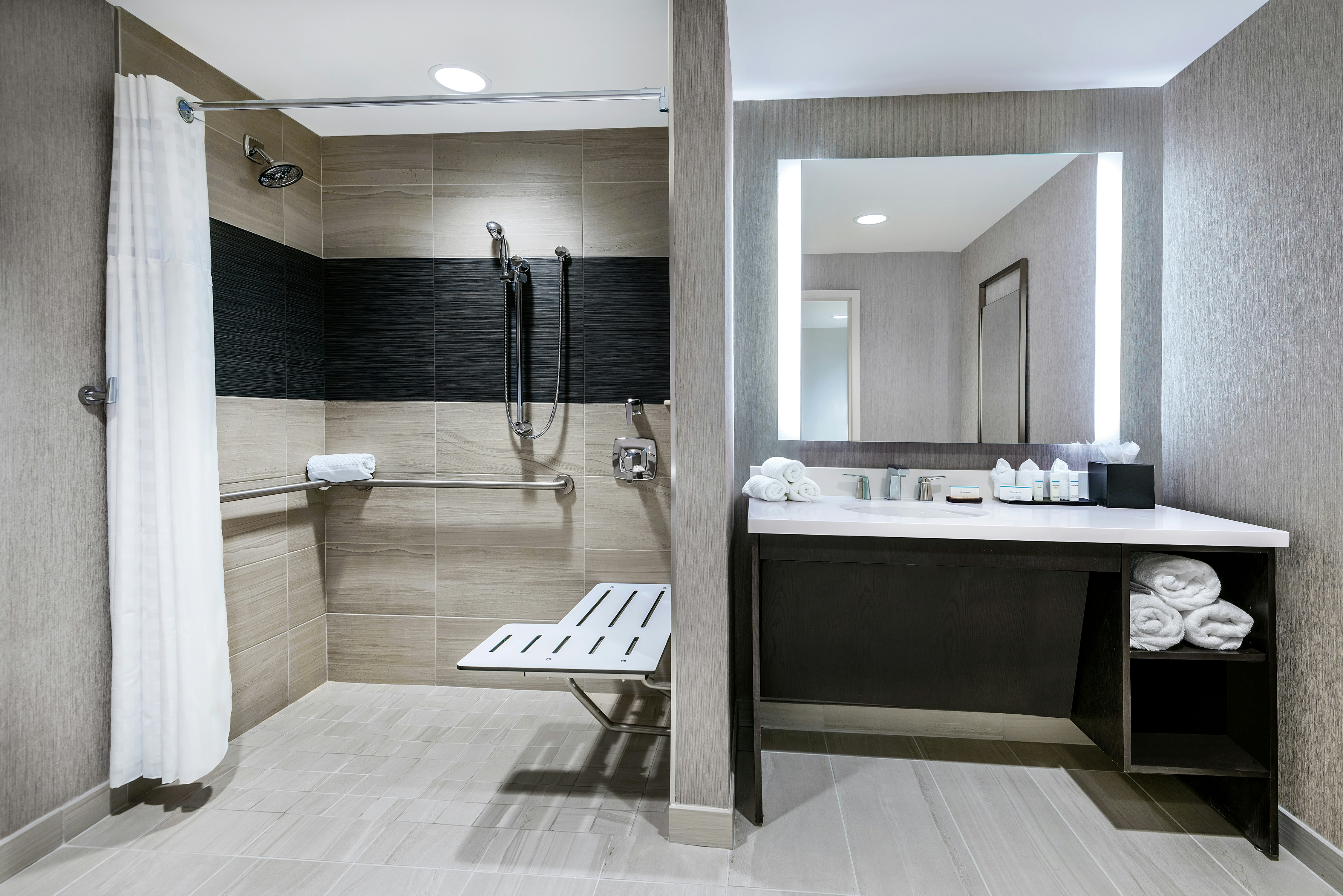 1 BEDROOM, SUITE, KING BED, ACCESSIBLE