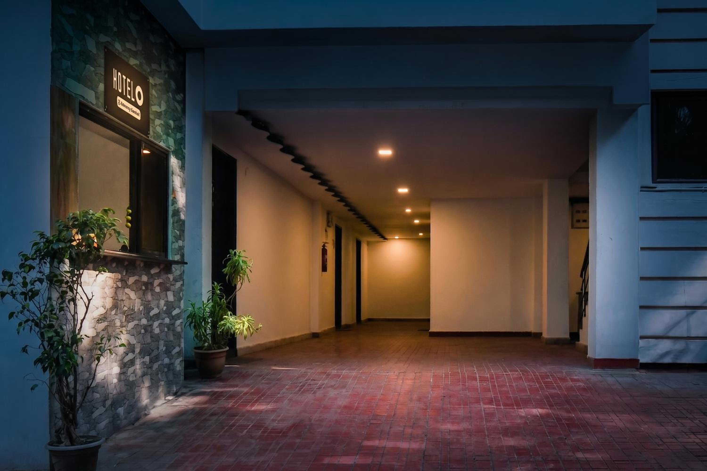 Oyo 8812 White Palace Hotel & Resort 9/56