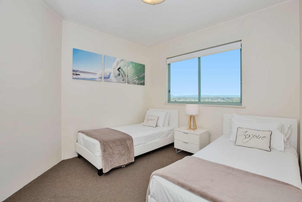 The Waterford On Main Beach 34/77