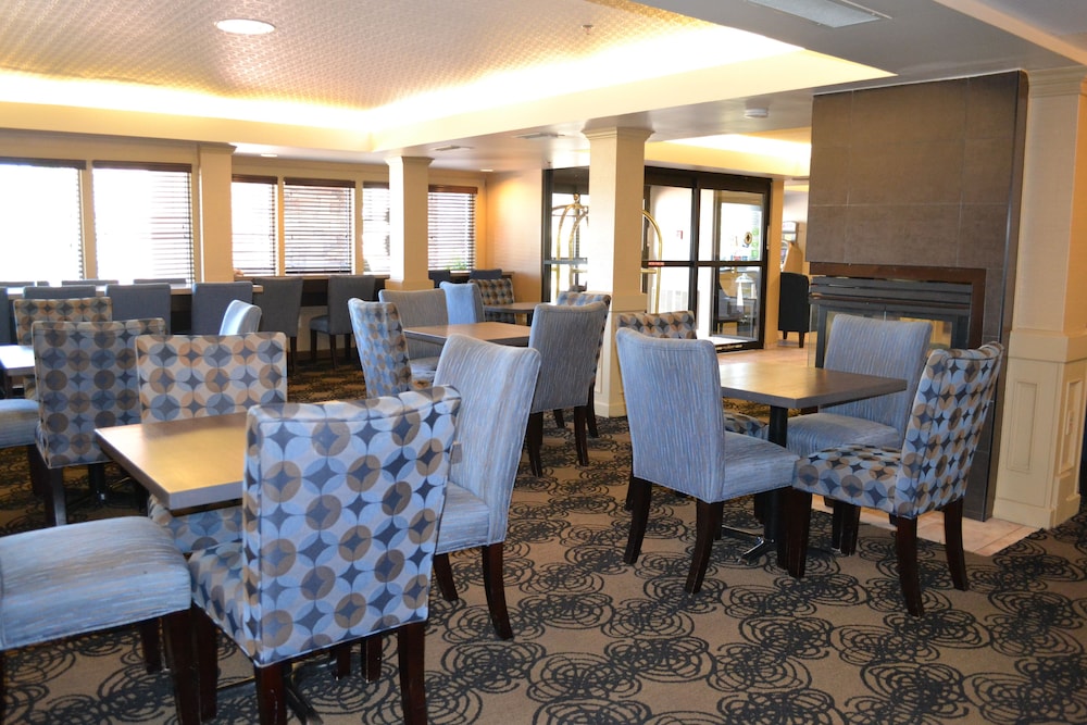 HOLIDAY INN EXPRESS RED DEER 56/68