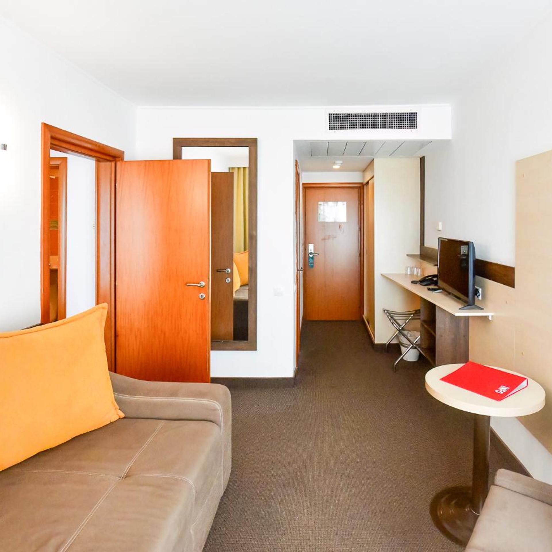 Superior, Suite, Sea Front, Sofa, Junior Suite Building، Zenith Hotel - Conference And Spa - Mamaia Resort 6/6