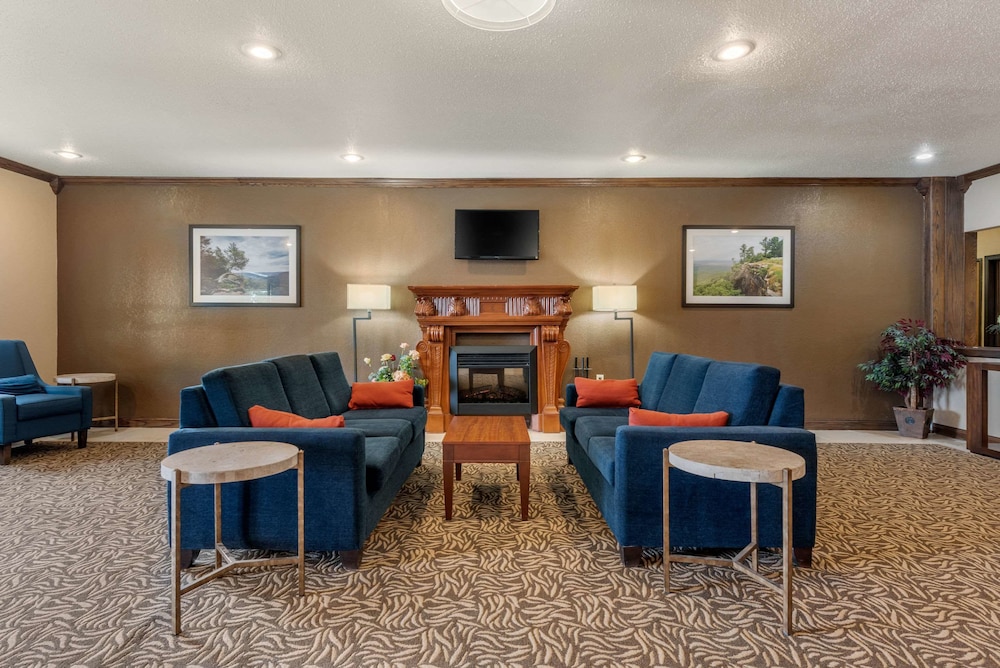 Comfort Inn Warren I-69 24/30