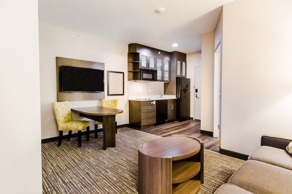 Candlewood Suites Edmonton West 54/76