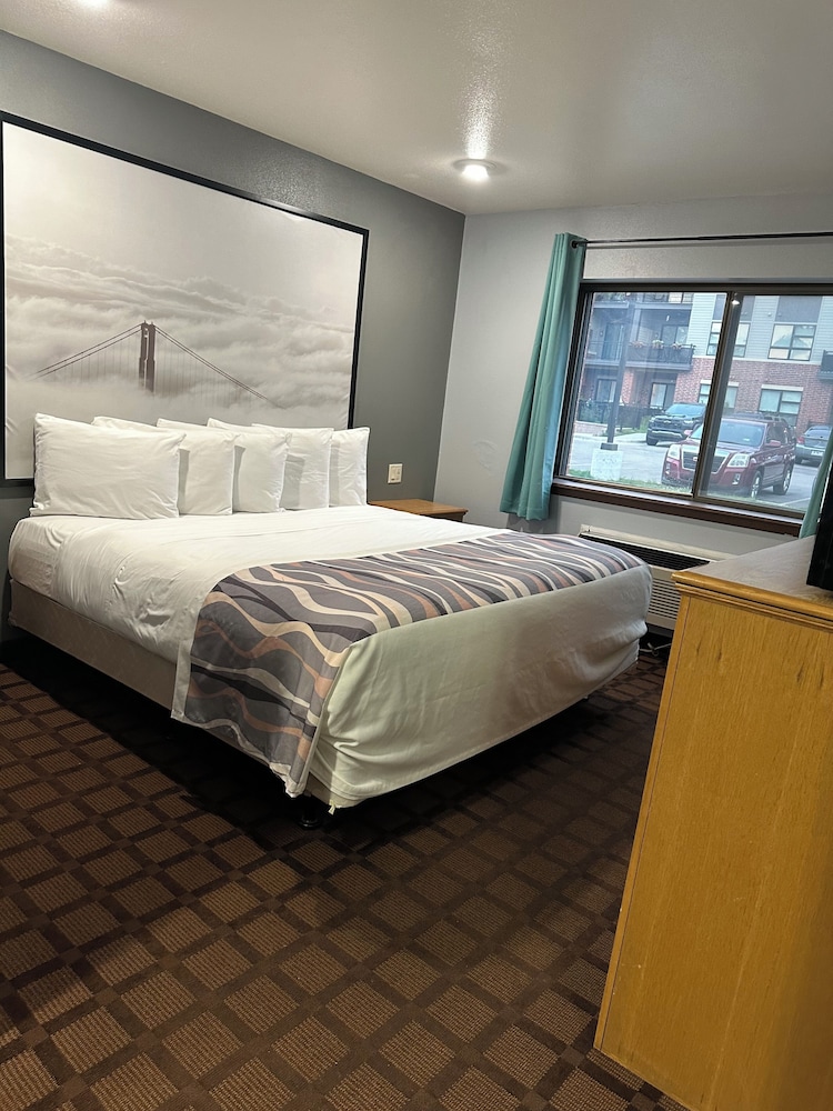 McGoverns Hotel and Suites 12/45