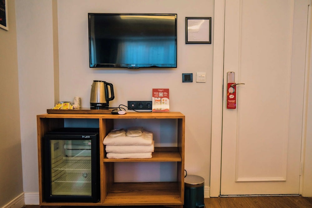 Santa Lucia Hotel 3/50