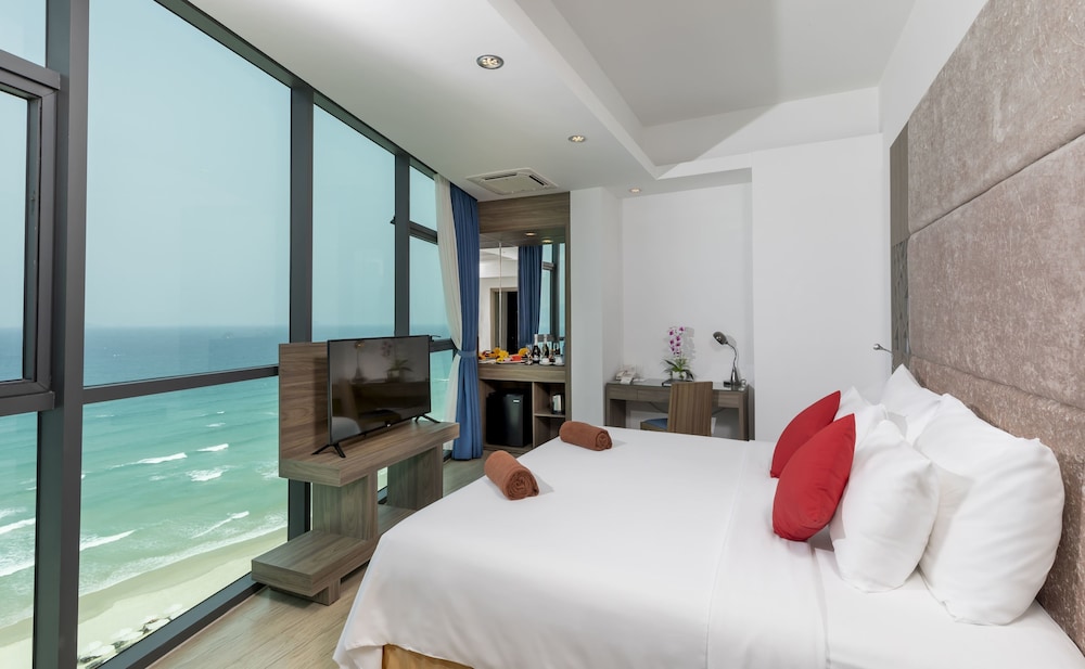 2 Bedrooms, Family, Twin Beds, King Bed, Ocean Front