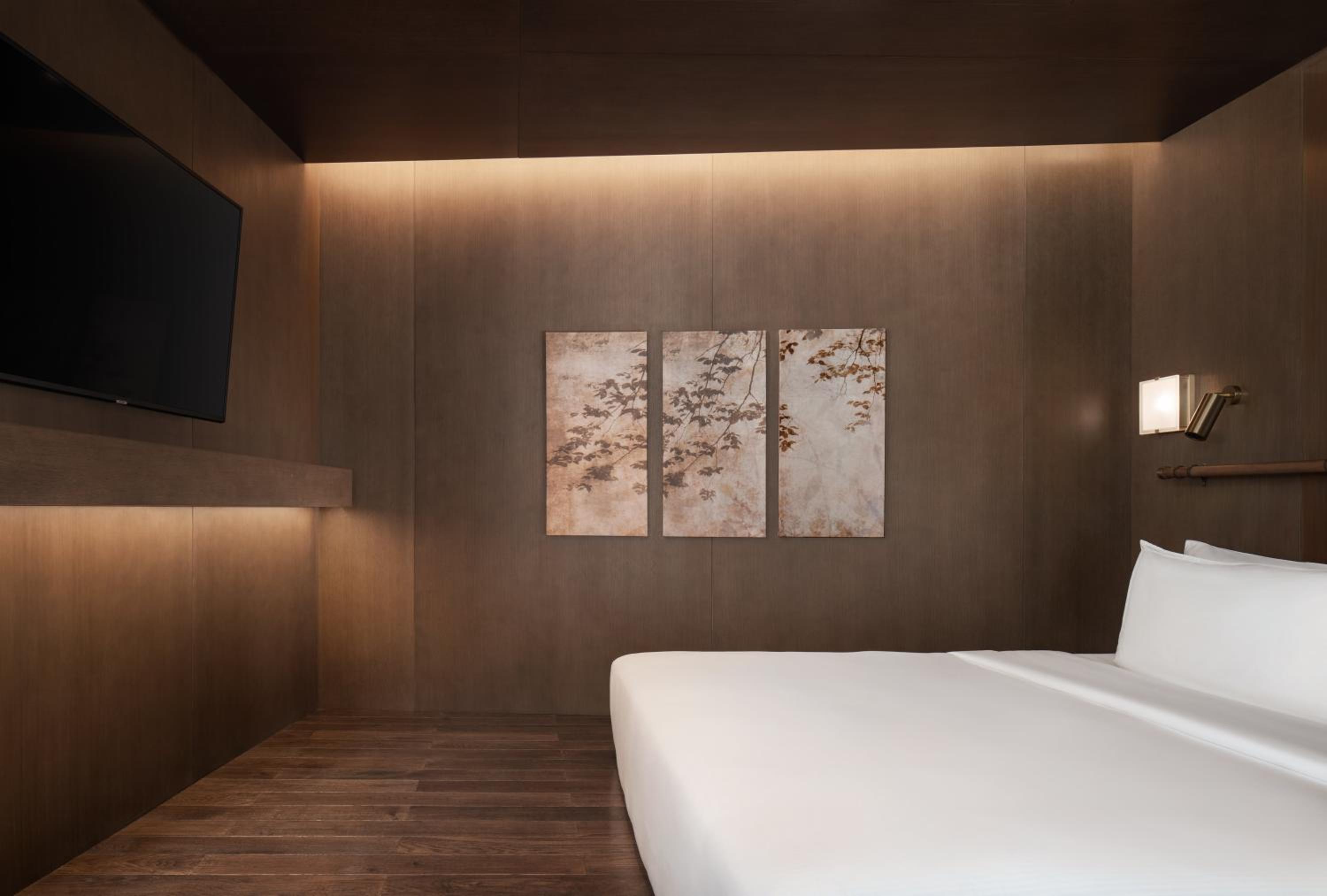 JUNIOR SUITE, KING BED