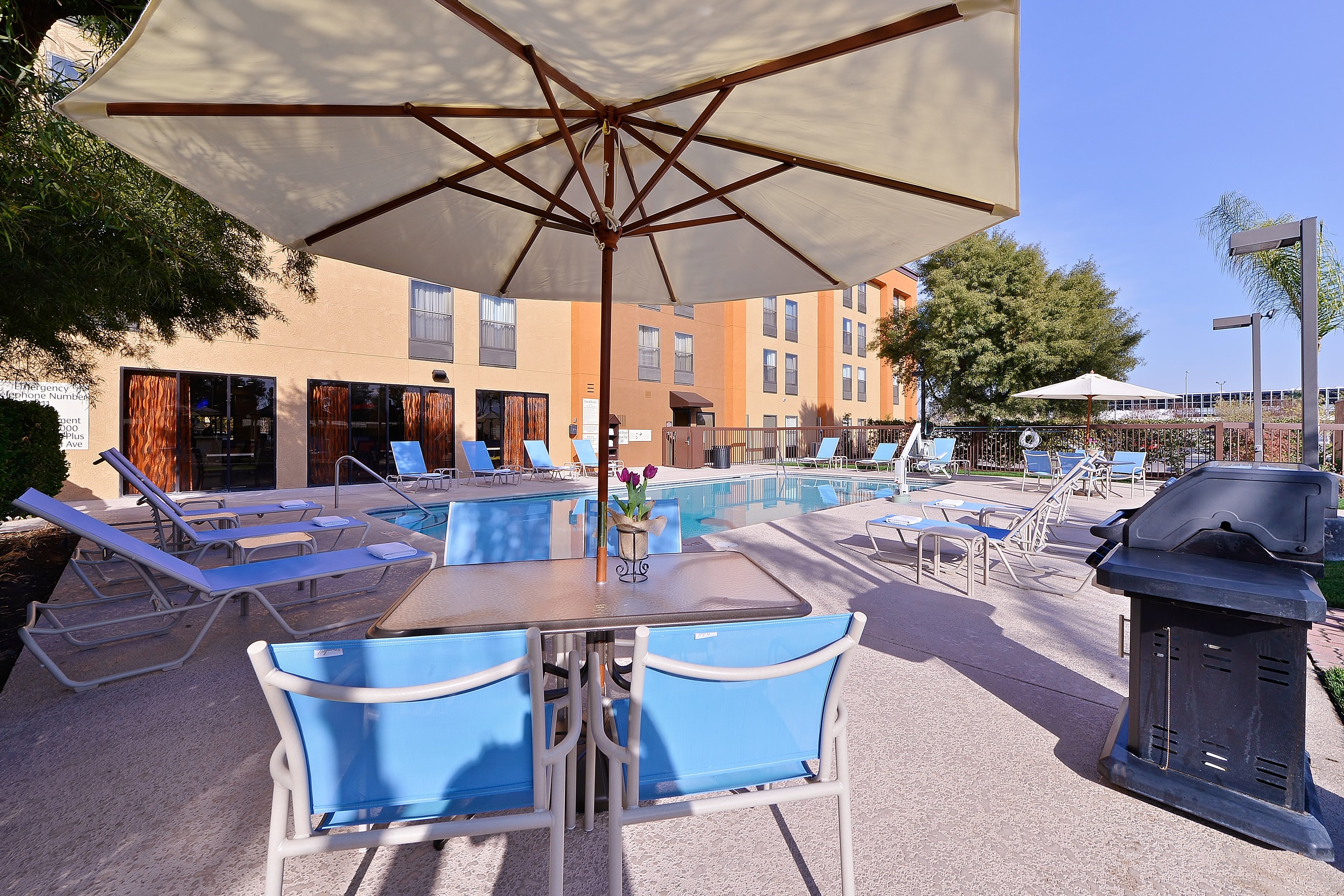 Best Western Plus Fresno Airport Hotel 44/68