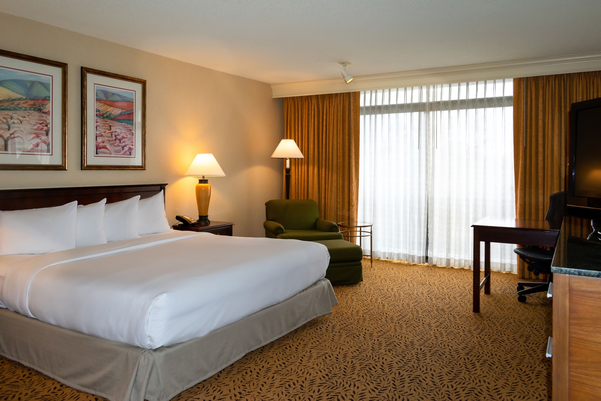 ROOM, KING BED, POOL VIEW, BALCONY