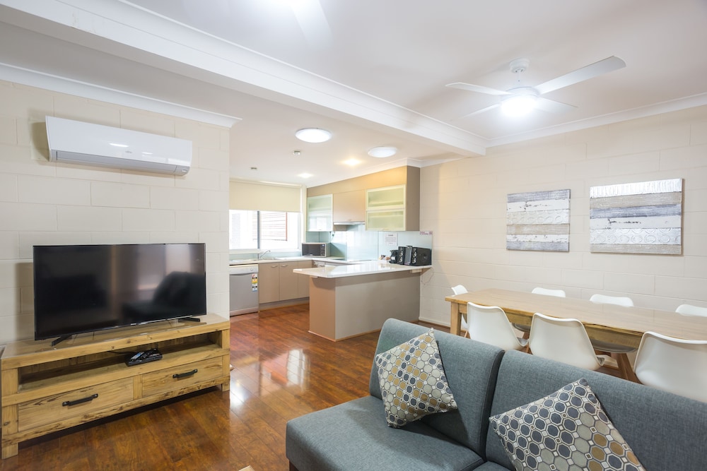 SHOAL BAY HOLIDAY PARK 43/70