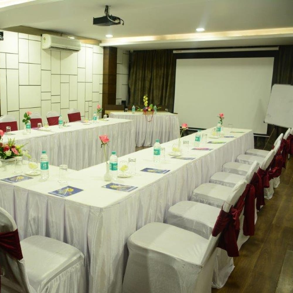 Hotel Mahendra 41/44