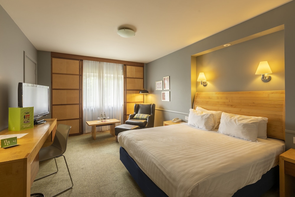Holiday Inn Guildford 24/71