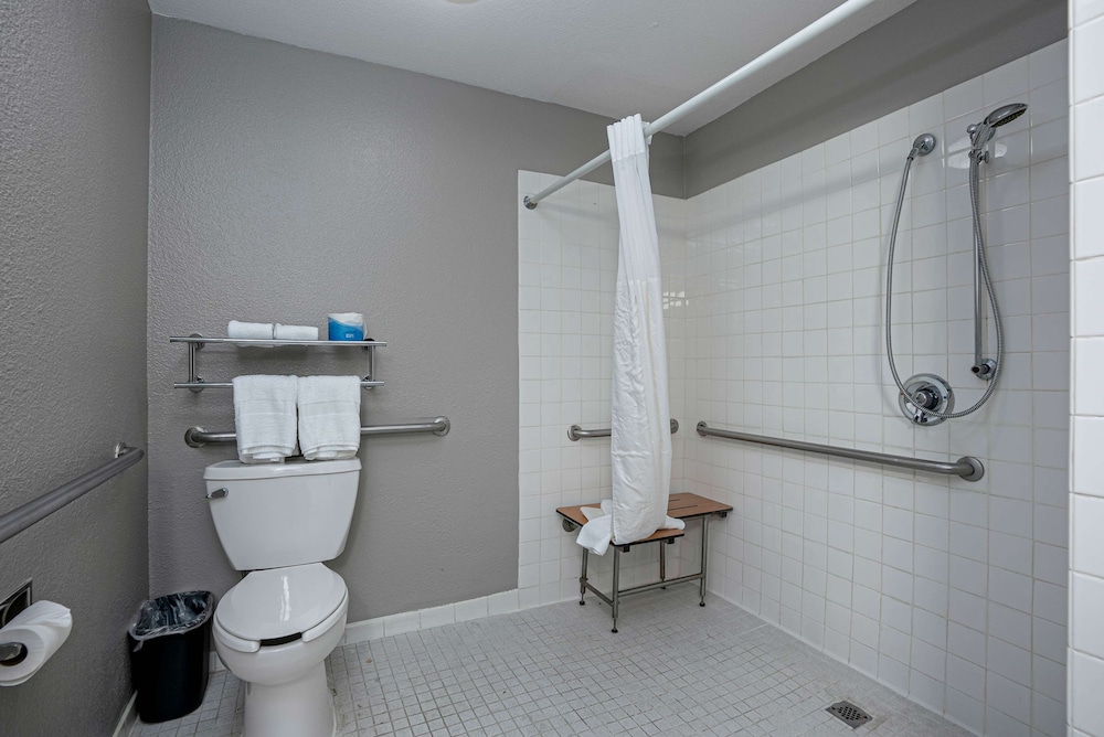 Motel6 San Diego, CA - Downtown 45/50