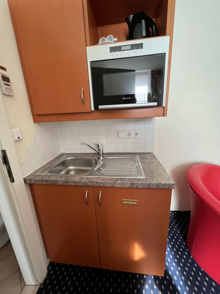 Suite Hotel 900 M Zur Oper 2/17