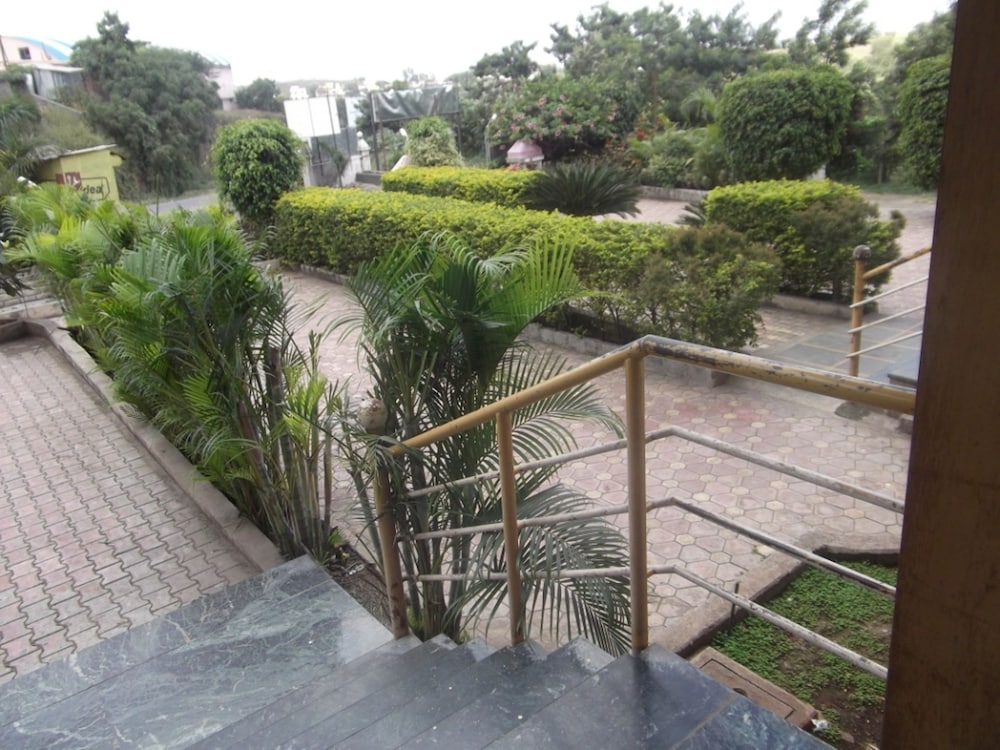 Samruddhi And Shree Inn Lodge 14/15