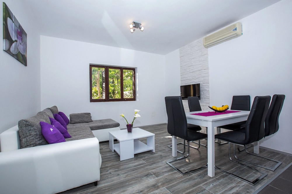 APARTMENTS VILLA ROZA 40/67