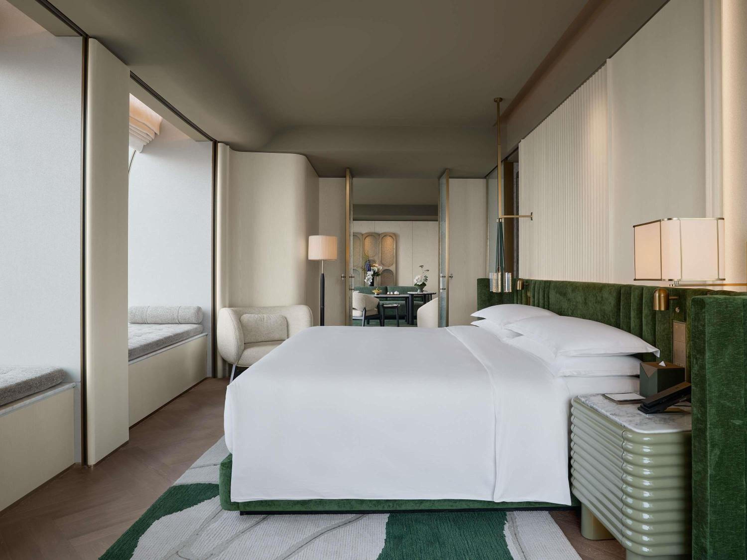 1 Bedroom, Signature, Fairmont Gold, Suite, King Bed