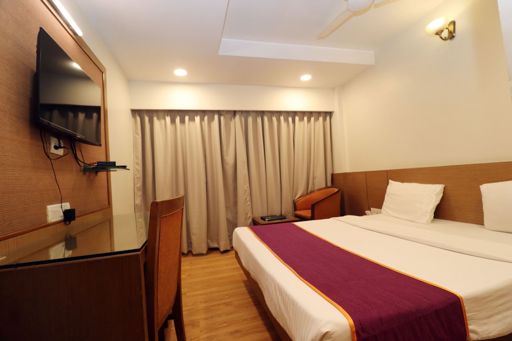 Hotel Rajhans Regent 15/48