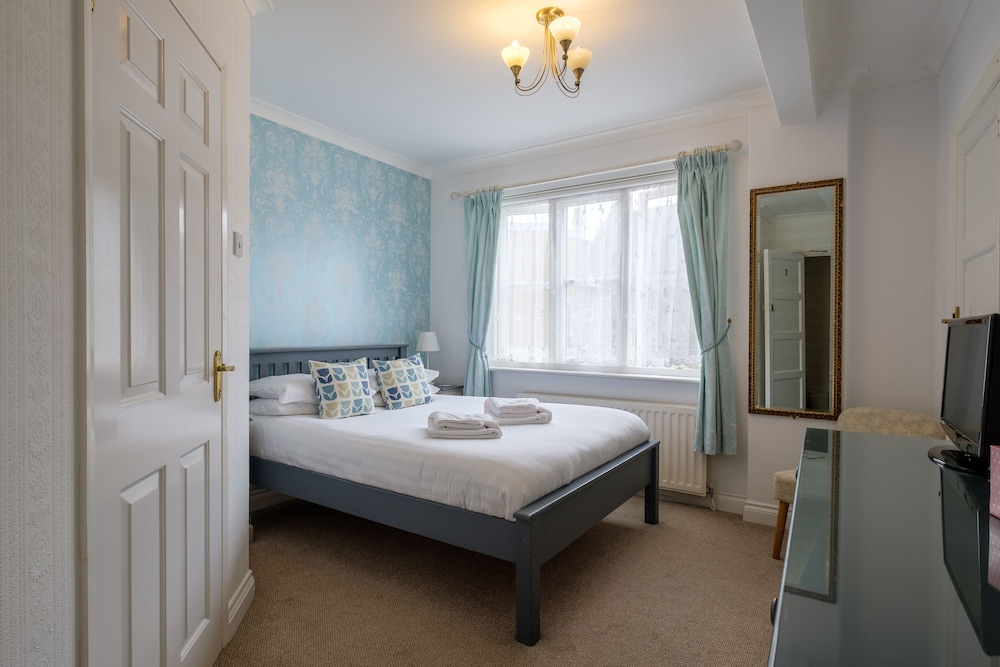 Newport Quay Bed And Breakfast 10/45