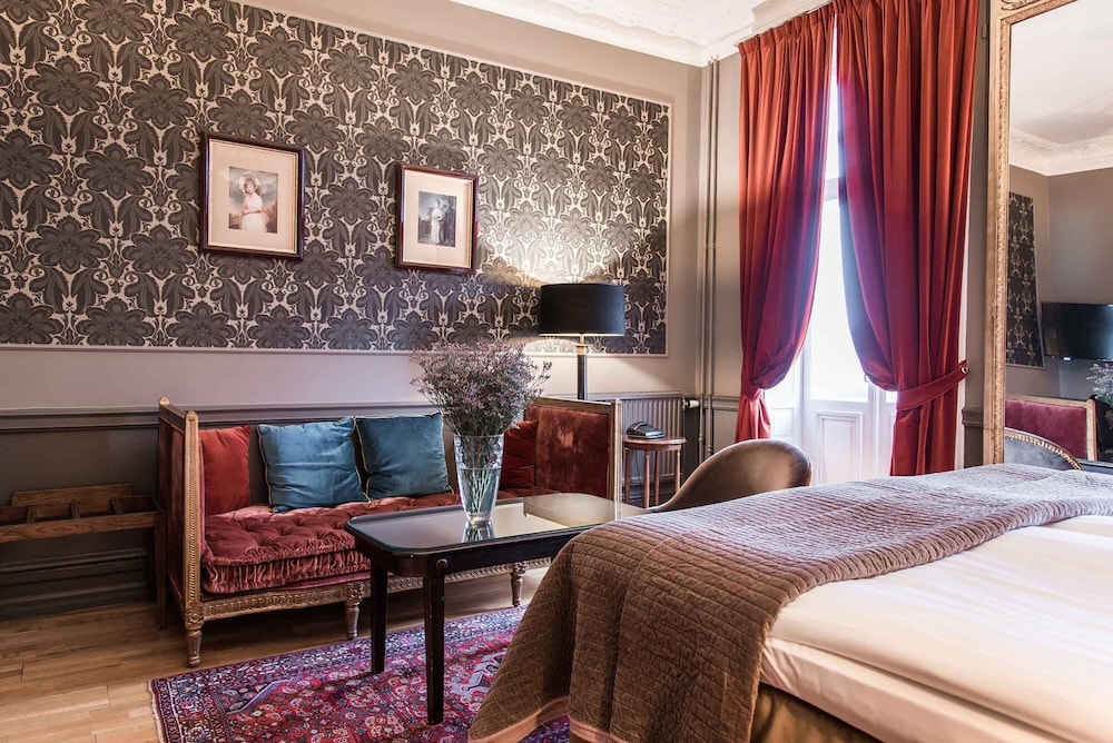 SUPERIOR, DOUBLE BED, CITY VIEW