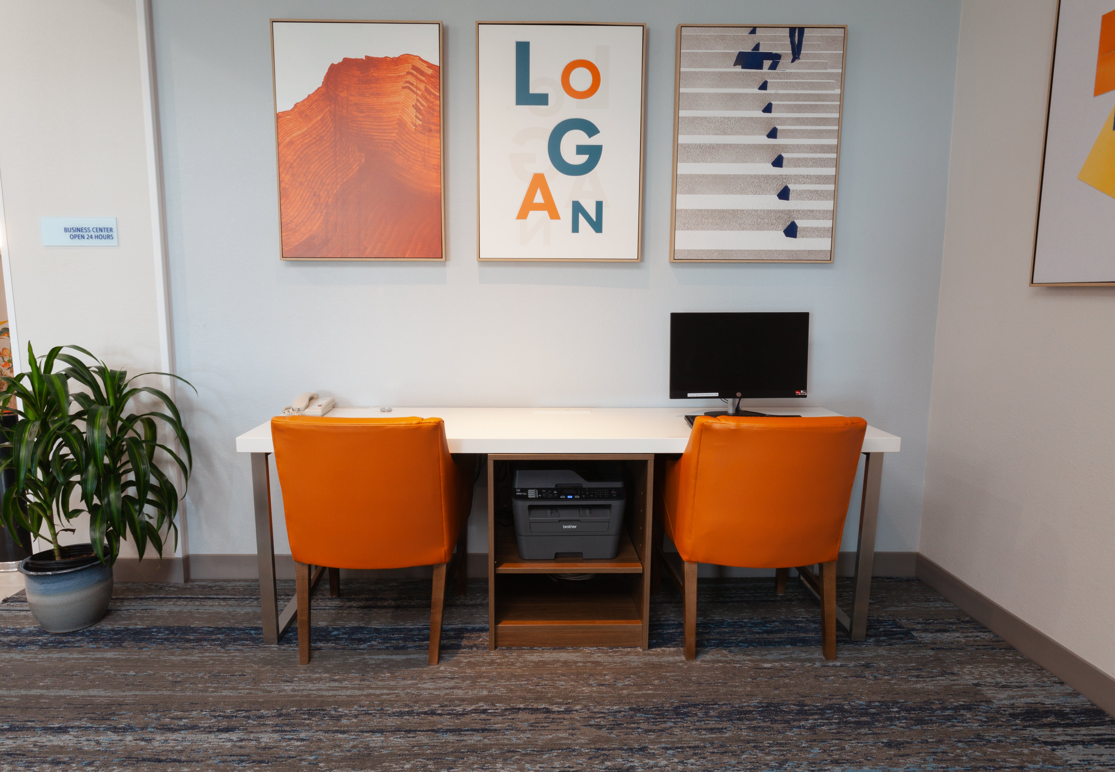 Holiday Inn Express Hotel Suites Logan 73/79