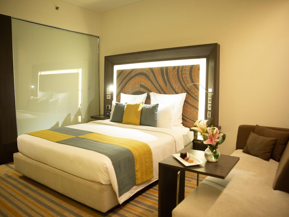 NOVOTEL KOLKATA HOTEL AND RESIDENCES 29/74