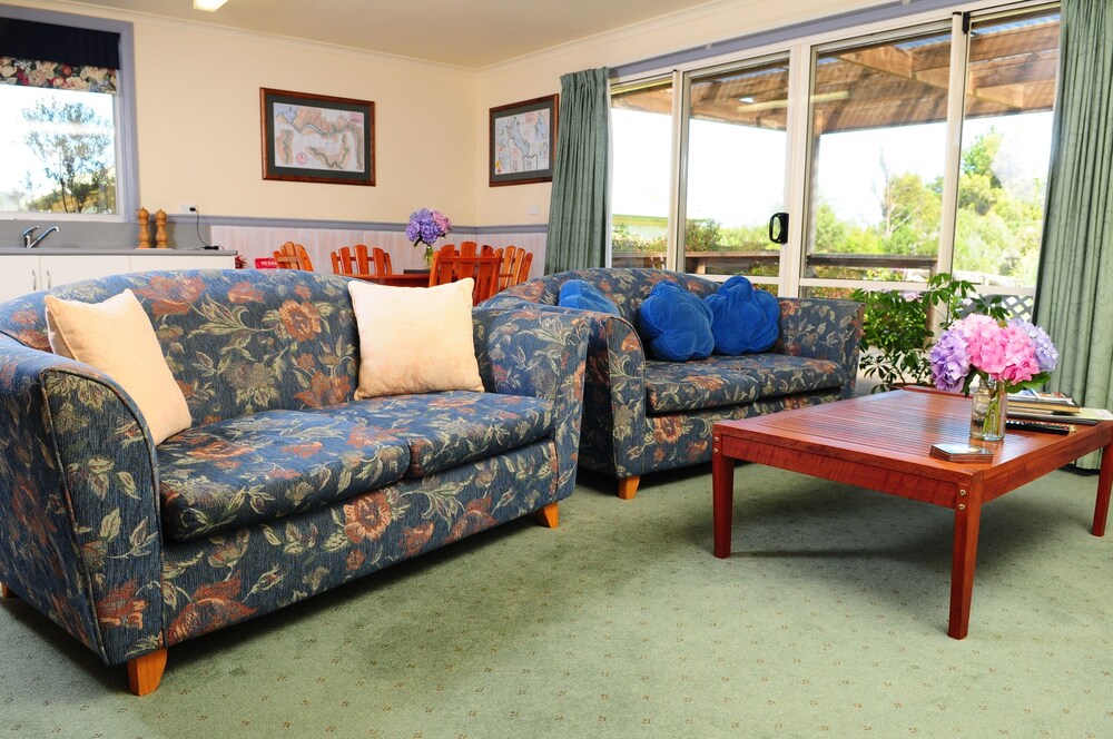 THE CRAYS ACCOMMODATION 16/46