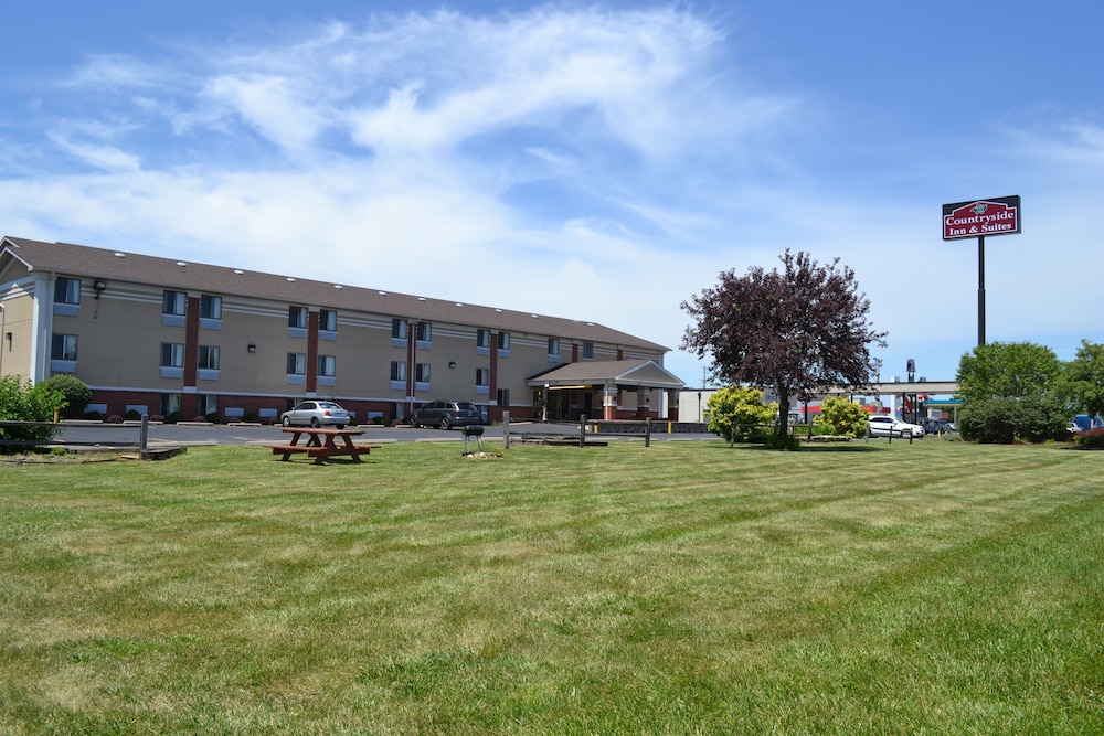 Countryside Inn and Suites Council Bluffs 56/57